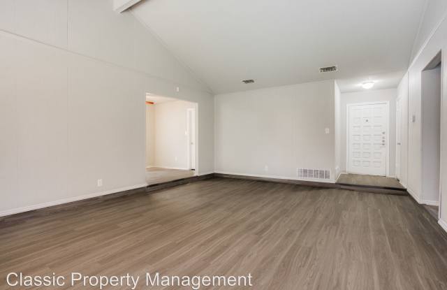 2008 Bay Oak Dr Gallery 3