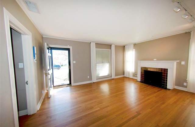 4312 Calmont Avenue Gallery 3