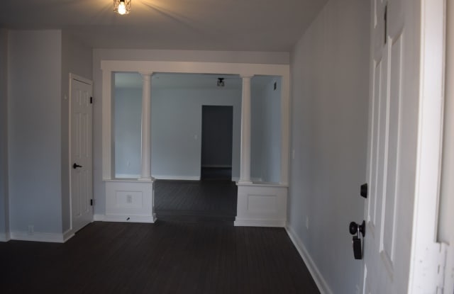 Coming Soon! Spacious & Inviting Home in Pontiac Gallery 4