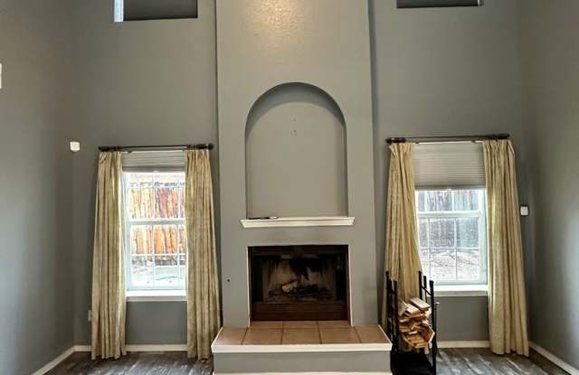 Tons of Character! 3 bed 2.5 bath amazing yard! photos photos