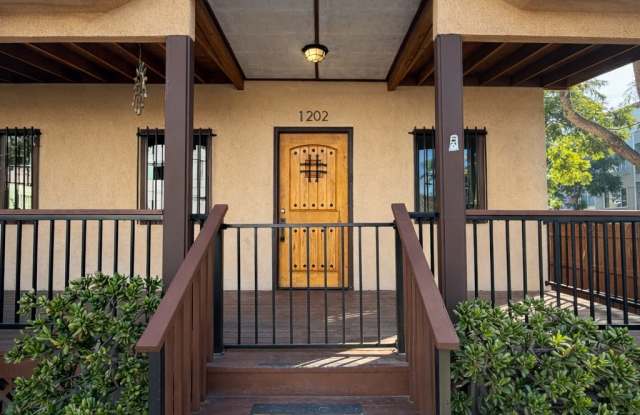 1202 N Detroit St photos photos