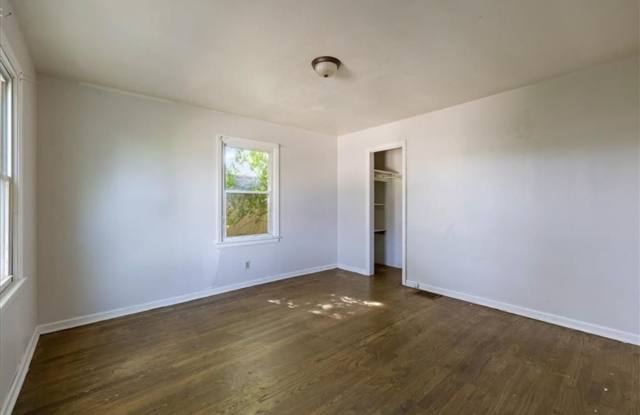2 bed 1 bath home Gallery 4