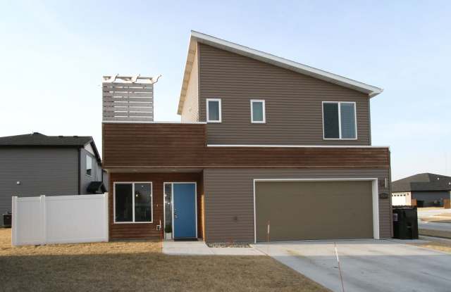 Almost new Townhouse photos photos