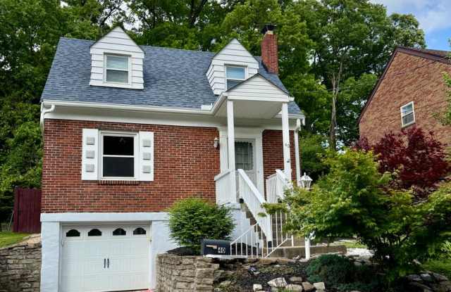 Available Now! 2-bed home in Ft. Thomas with lots to offer! photos photos