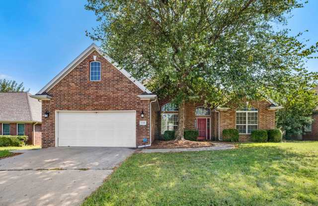 Spacious 4 Bedroom, 3 Bath Home | Prime Location photos photos