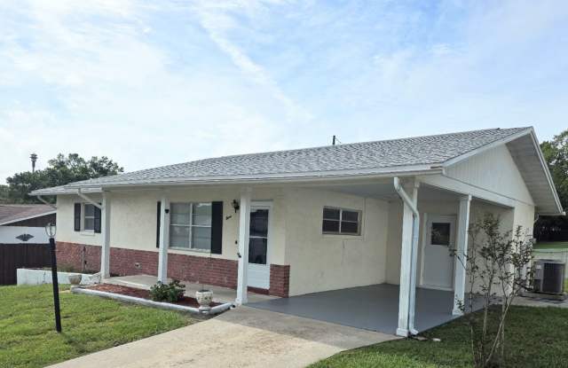 AVAILABLE NOW! FRESHENED UP & READY FOR MOVE-IN! Gallery 1