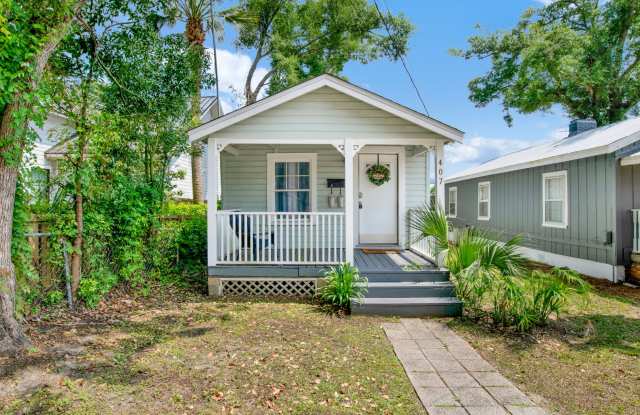Downtown 1 Bedroom Cottage Gallery 1