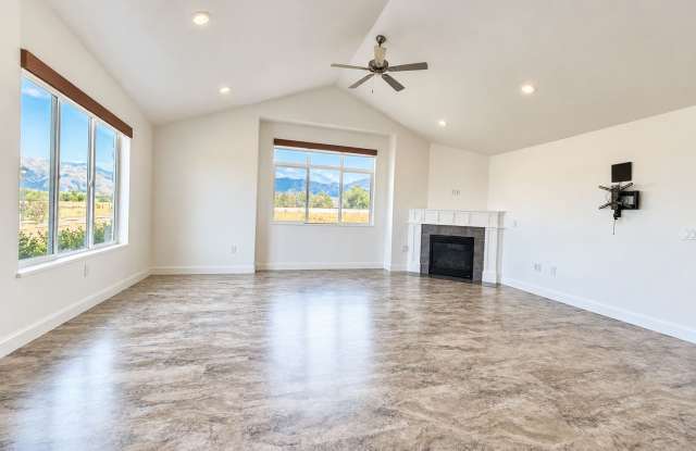 Modern 2-Bedroom Townhome in Tooele Gallery 4
