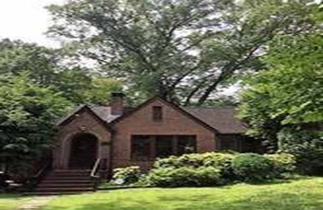 207 Springdale Drive NE photos photos