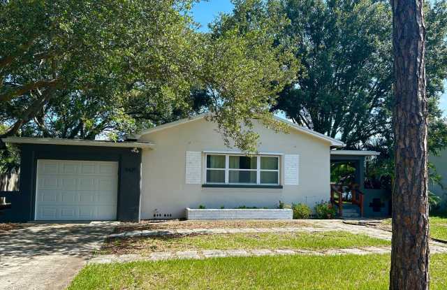 3 bedroom 1 bath home with a large yard and central location! photos photos