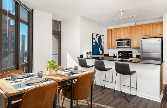 401 N Canal St - 401 North Canal Street, Chicago, IL 60654