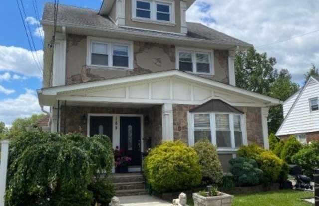 185 Christie Ave photos photos