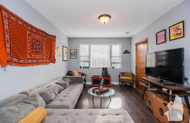 1936 West Ohio Street Gallery 2