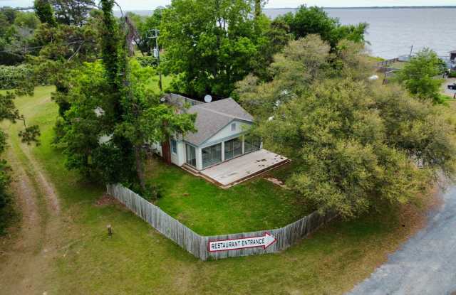 Point Harbor 5 bedroom 2.5 bath Annual Rental - 104 Holly Lane, Currituck County, NC 27964