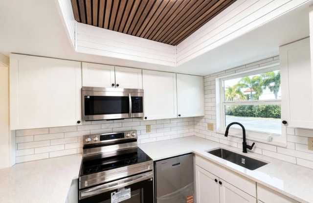 AVAILABLE NOW! Beautifully Renovated First-Floor Condo with Peaceful Screened Lanai Gallery 4