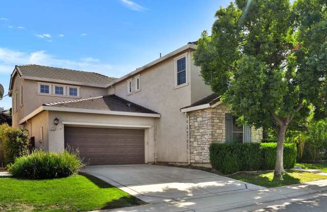 AVAILABLE NOW! Beautiful 5 bedroom Home in Lincoln Crossing Village! Gallery 4