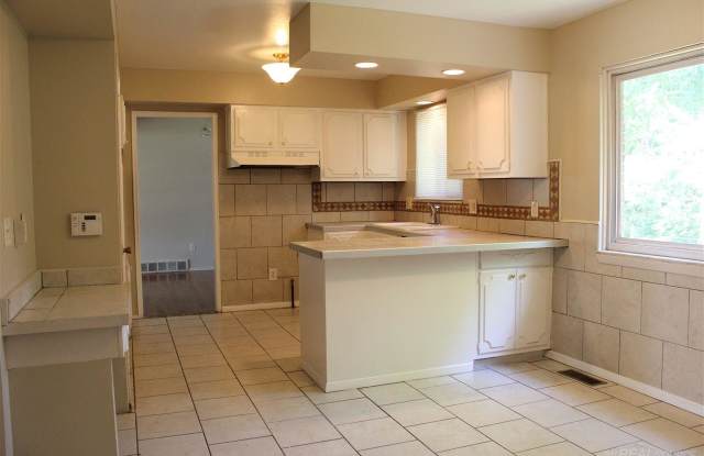 27330 Arlington Dr Gallery 2
