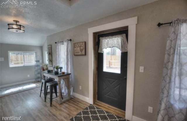 360 E Las Vegas St Gallery 3