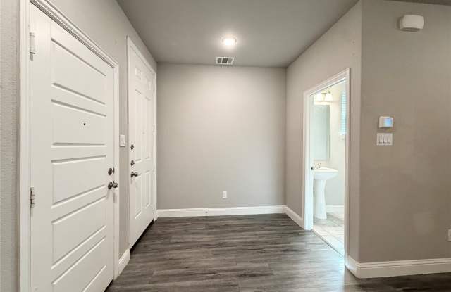4925-4927 Sanger Circle Drive Gallery 2