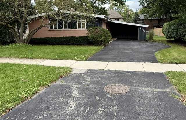 1702 W Oakton Street Gallery 1