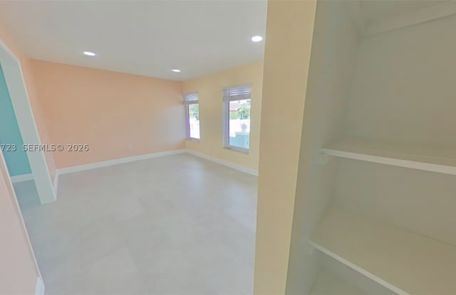 8336 SW 10th Ter Gallery 3