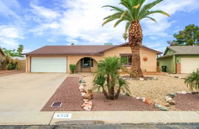 4 Bedroom single family home in Glendale photos photos