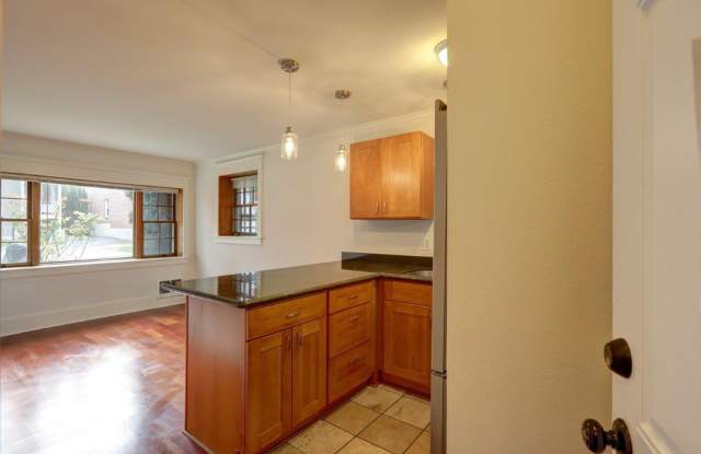 Gorgeous Urban Condo, Historic Features, Fantastic Location!!! Gallery 3