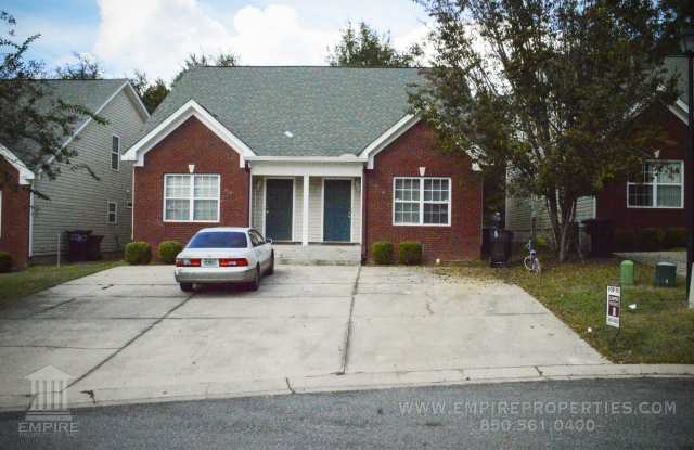 Townhome In Westbrook Near Campus--Pre-lease for the Fall photos photos