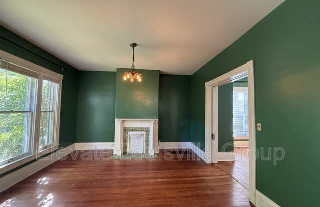 102 Waverly Court Gallery 4