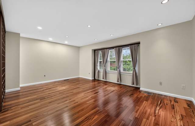 Charming 3BR Townhome in Upper Marlboro Gallery 3