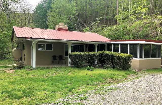 Two Bedroom Cottage in Montgomery County Gallery 1