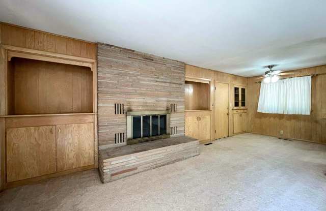Spacious 2 Bedroom With Attached Garage Gallery 3
