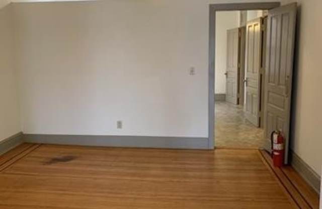 267 E MARKET Street Gallery 4