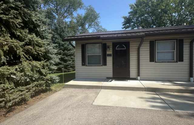 832 Parkview Dr Gallery 1