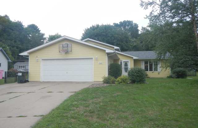 Spacious 3-Bedroom Home in Hudson photos photos Spacious 3-Bedroom Home in Hudson photos photos