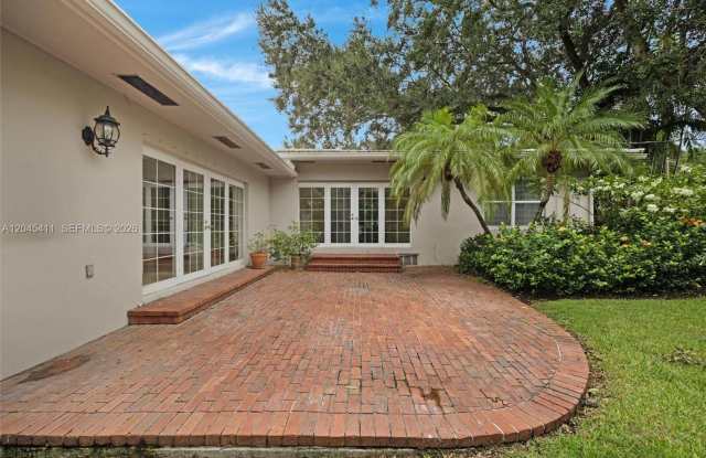 1246 Algardi Avenue, Coral Gables, FL 33146 - 1108 Gallery 4