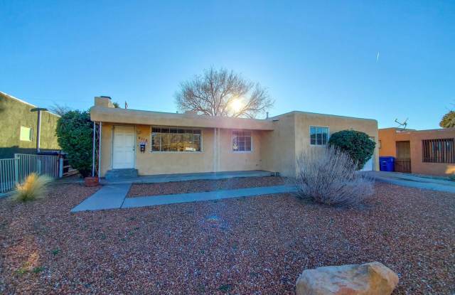 UPTOWN 3 Bedroom +Office 2 Bath with Garage photos photos