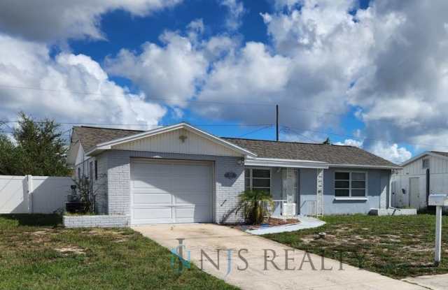 BEAUTIFUL 2/2 open floorplan, fenced yard and an enclosed lanai!! photos photos