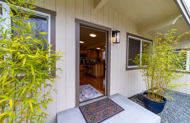 Fully-Furnished 4BD/2BA home near Eureka High! Gallery 3