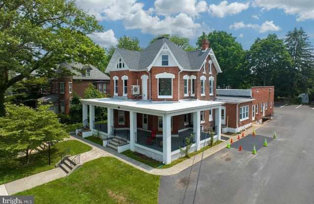 554 MAIN Street unit: 4 photos photos