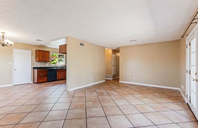 Spacious 4-Bedroom Home Gallery 4