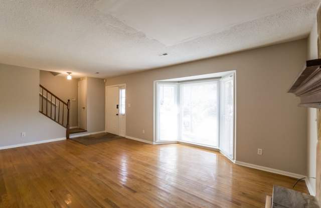 1493 Bentley Ln SE Gallery 4