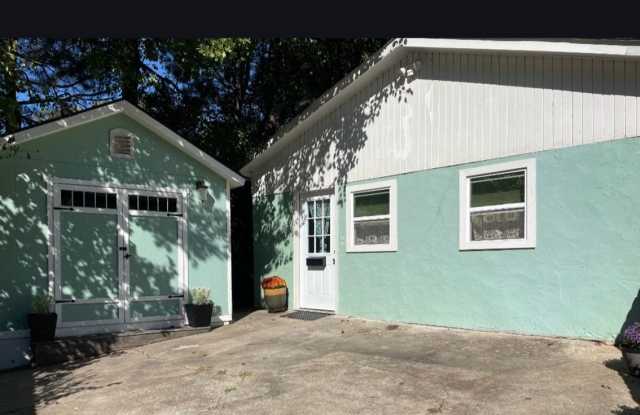 2701 Hood Gallery 3