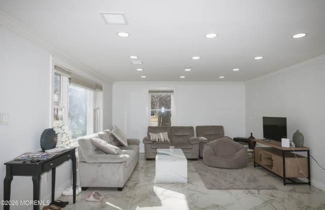 295 Roosevelt Avenue Gallery 4