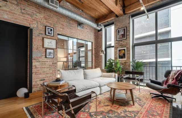 300 W Grand Avenue Gallery 3