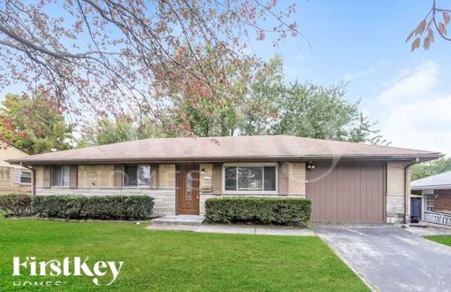 221 Grovewood Drive photos photos