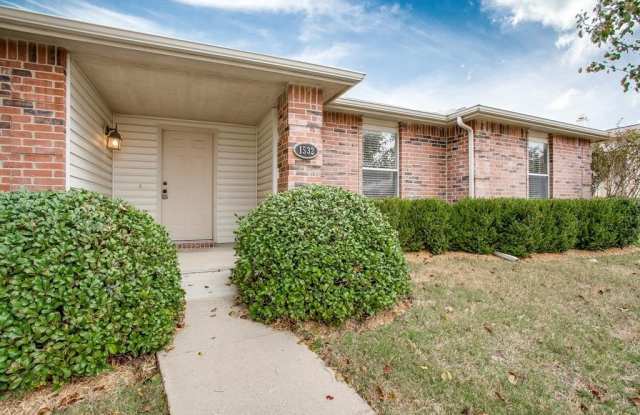 1532 Glenwick Drive Gallery 3