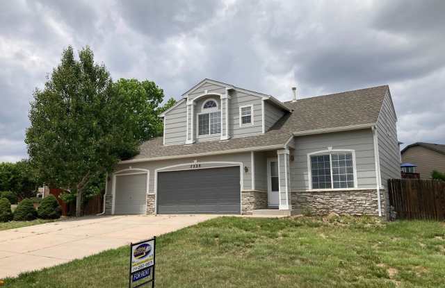 4 Bedroom, 3.5 Bath House with a 3 Car Garage and AC! photos photos
