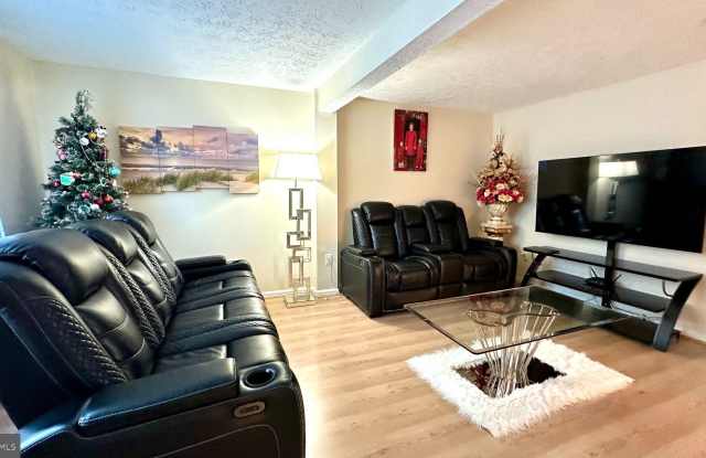 3566 LAUREL VIEW Court Gallery 3