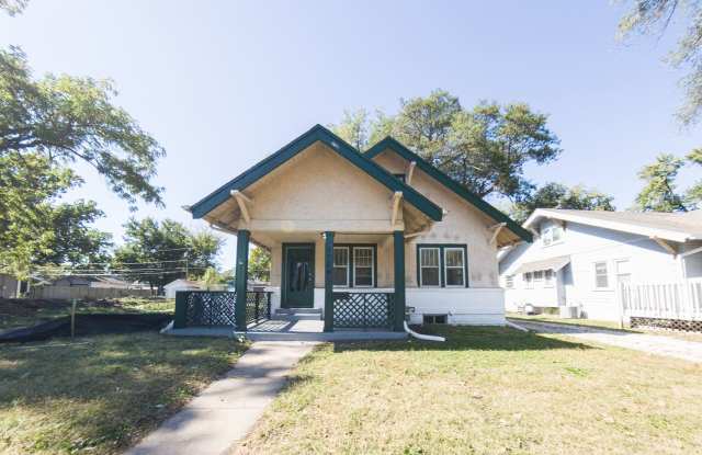 Spacious 3 Bedroom 1 Bathroom Home - 1724 East 14th Street, Des Moines, IA 50316 Spacious 3 Bedroom 1 Bathroom Home - 1724 East 14th Street, Des Moines, IA 50316